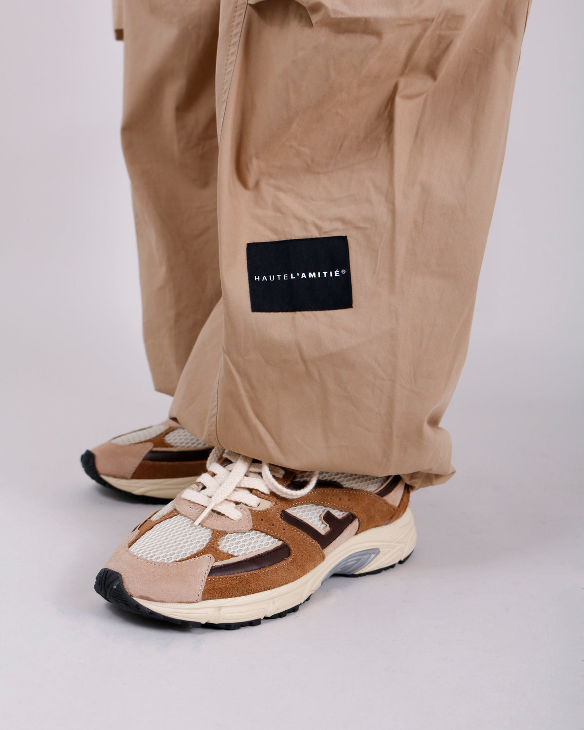 Haute L'Amitié Cargo Broek Air Zip Tall in Walnut