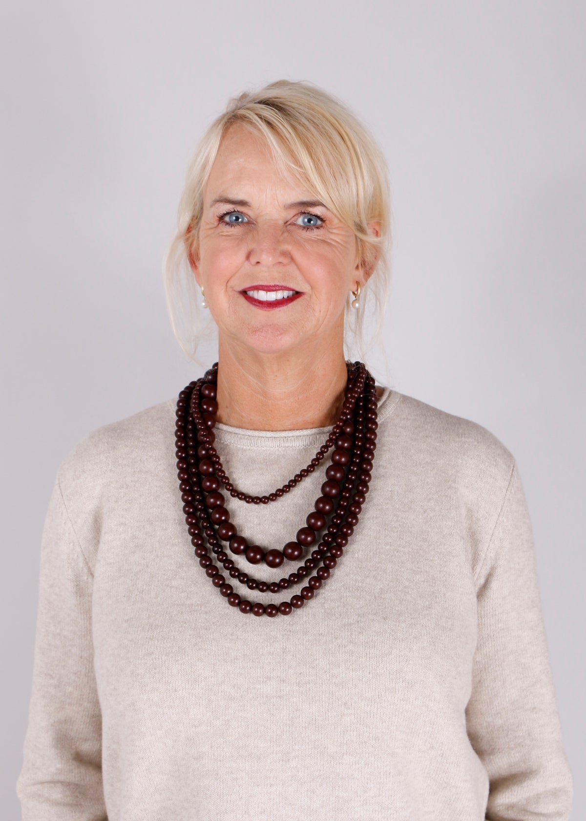 BOW19 Ketting Alma Pearl in Dark Brown met vier lagen parels