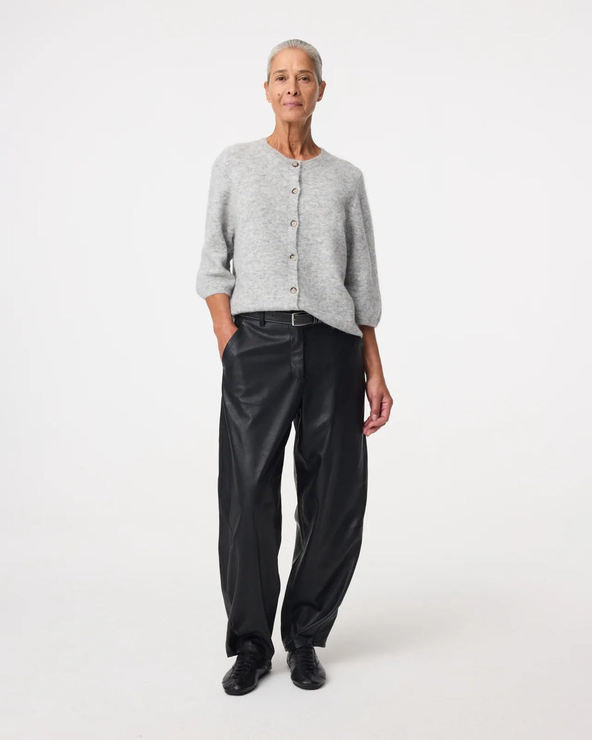 Knit-ted Pantalon Alba in Black van soepel imitatieleer