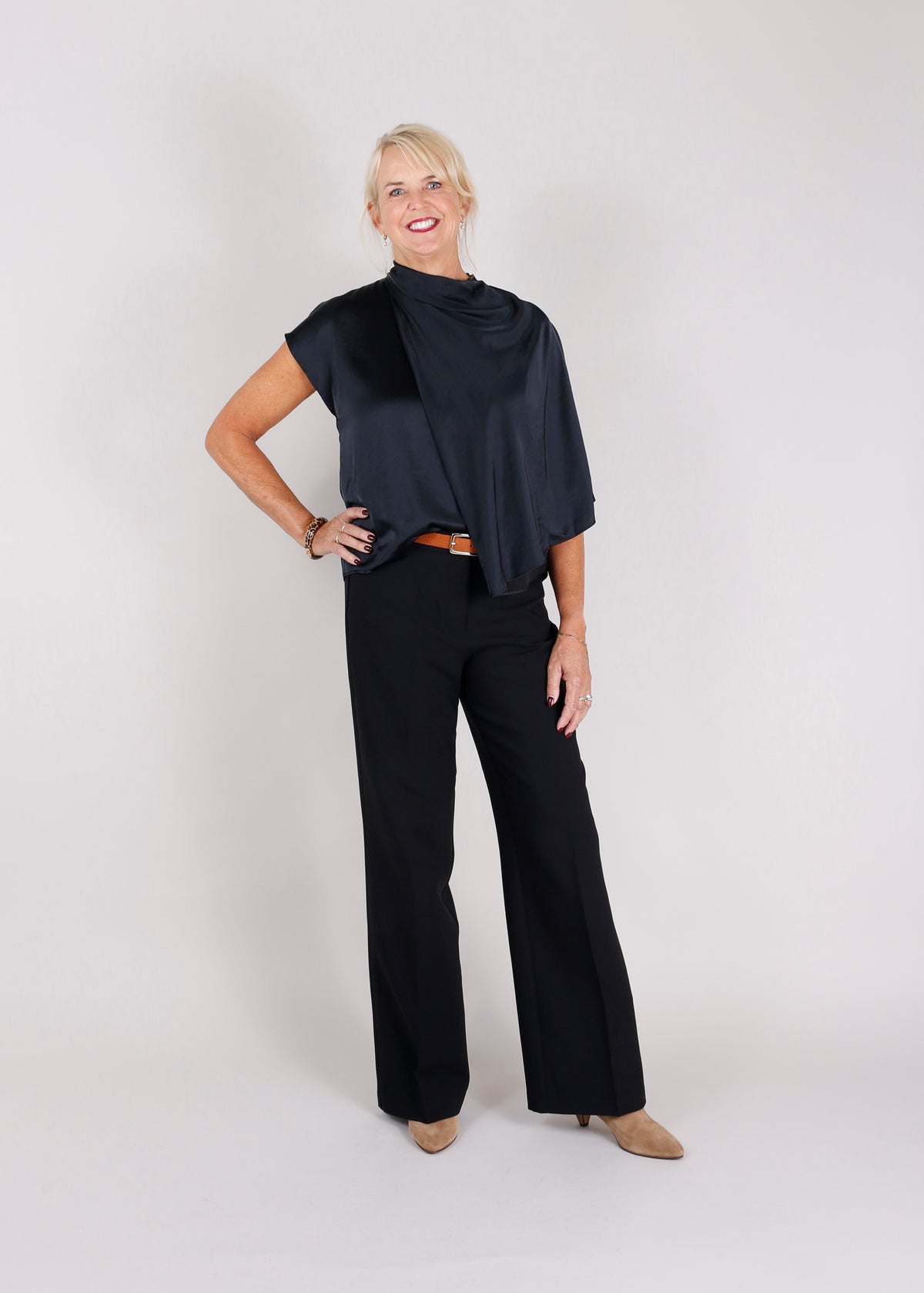 La Vie Pantalon Emma in Black met rechte wide leg pasvorm
