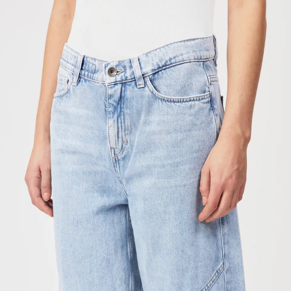 Drykorn Jeans Swore in Light Blue met O-shape pijpen detail